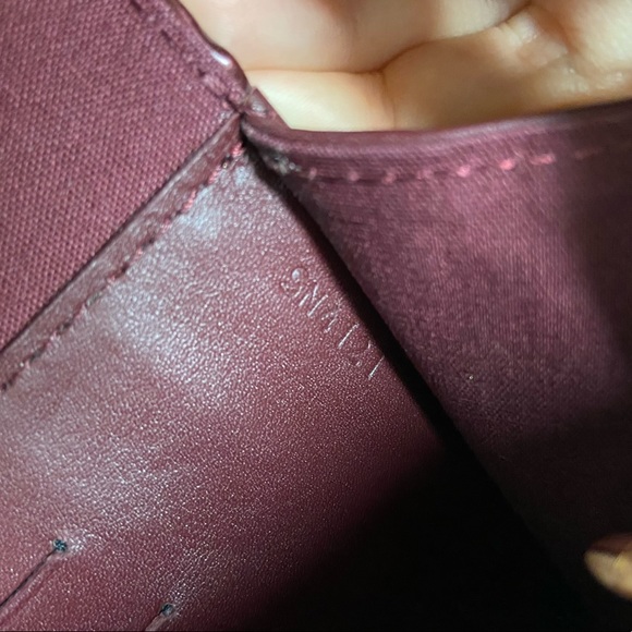 Louis Vuitton Rossmore Vernis Amarante Crossbody - Picture 10 of 10